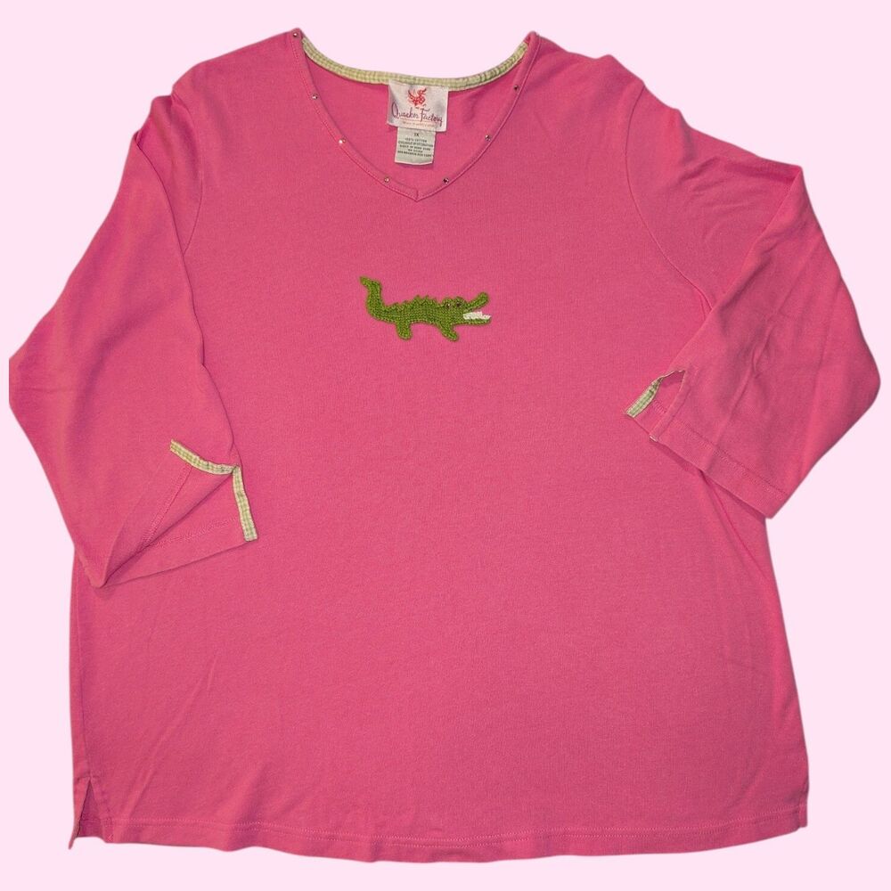 Quacker Factory Womens Top Sz 1X V-neck Stitched Alligator Pink 3/4 Sleeve